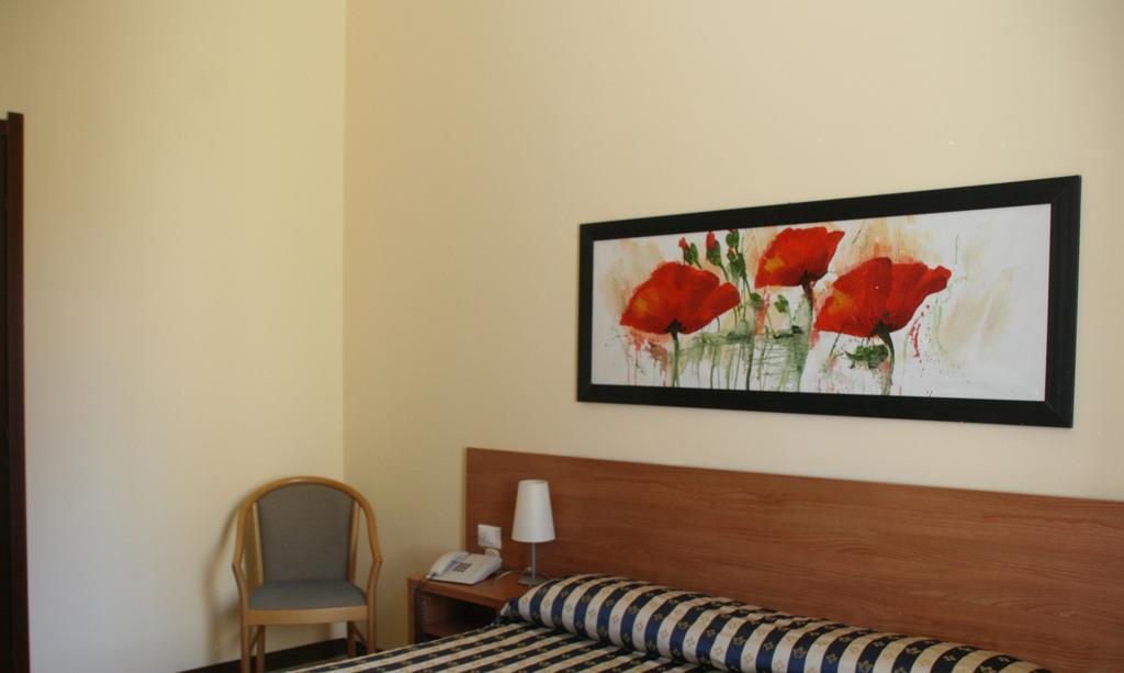 Hotel Ducale Vigevano Cameră foto