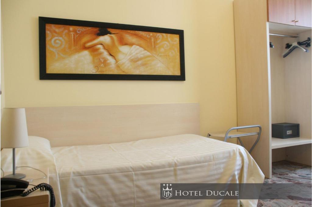 Hotel Ducale Vigevano Cameră foto